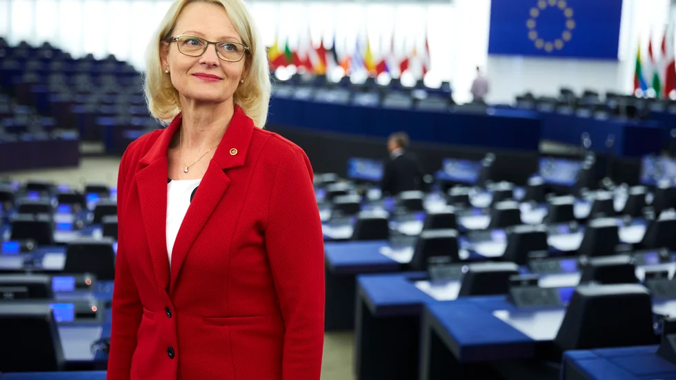"Följdverkningarna av coronasmittan drabbar kvinnor på många sätt extra hårt", säger Europaparlamentarikern Heléne Fritzon (S). 