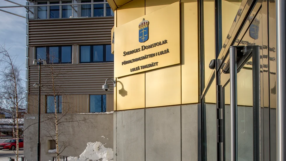 En kvinna i 45-årsåldern åtalas misstänkt för grovt rattfylleri och djurplågeri efter att vittnen sett henne misshandla sin hund med knutna nävar och ett koppel.