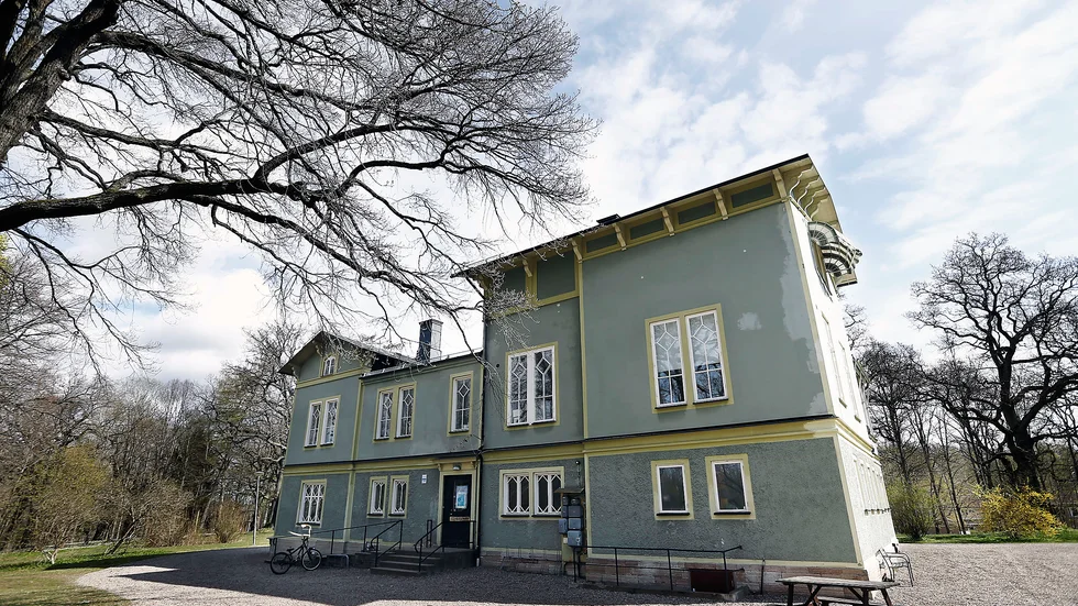 Bostadsstiftelsen Platen köpte 2020 fastigheten Ekenäsvillan av Motala kommun och parterna skrev då en avsiktsförklaring om att området runt villan ska utredas för ny bebyggelse. Nu förlängs markanvisningsavtalet för det projektet. 
