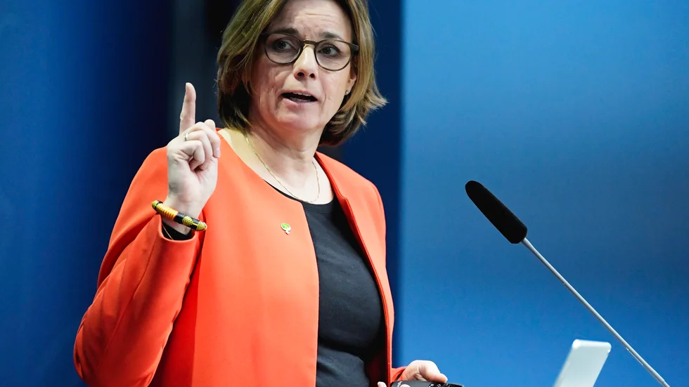 Stämningen var stundtals irriterad när Isabella Lövin medverkade i P1-Morgons partiledarintervju. 