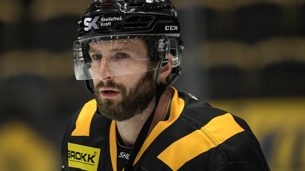 Tom Pyatt har sålts till Schweiz. 
