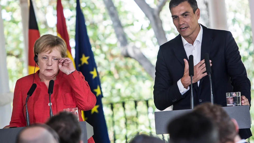 Det går nästan att se den tyska folksjälen skaka på huvudet när spanjorerna nu ber om hjälp. På bilden Tysklands förbundskansler Angela Merkel och Spaniens premiärminister Pedro Sanchez.