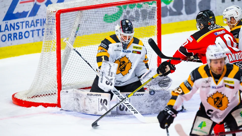 John Westermark gjorde SHL-debut för Skellefteå i ett historiskt derby mot Luleå inför tomma läktare den 12 mars.