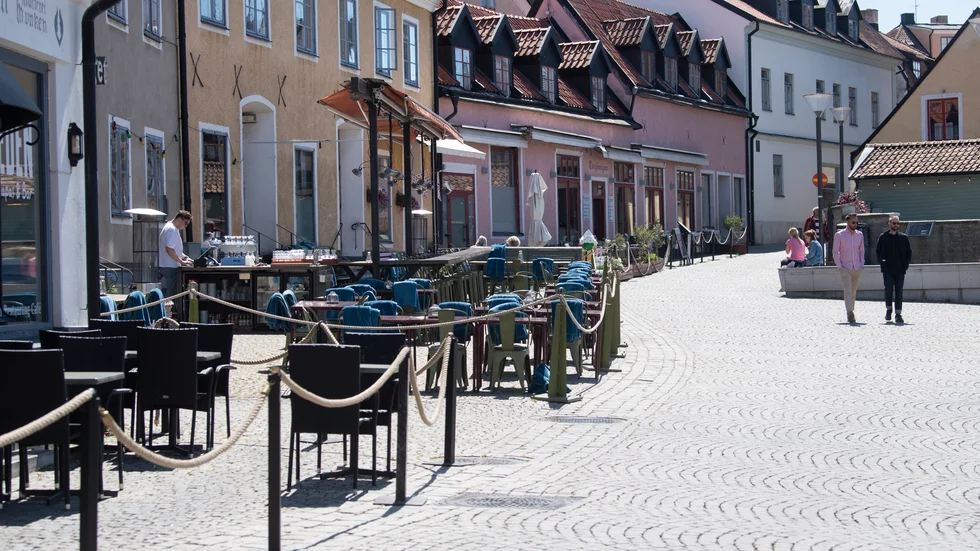Så här långt har uteserveringarna i Visby varit relativt tomma.