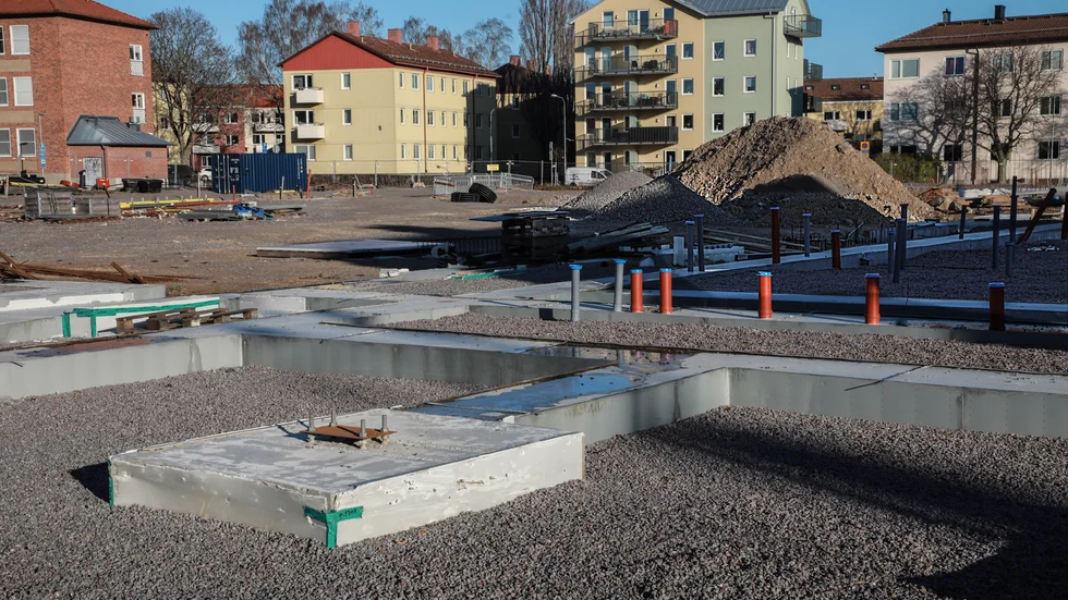 Så här ser det ut nu bakom Vasahallen och Berzeliusskolan. Bygget står stilla i väntan på ett rättsligt avgörande.