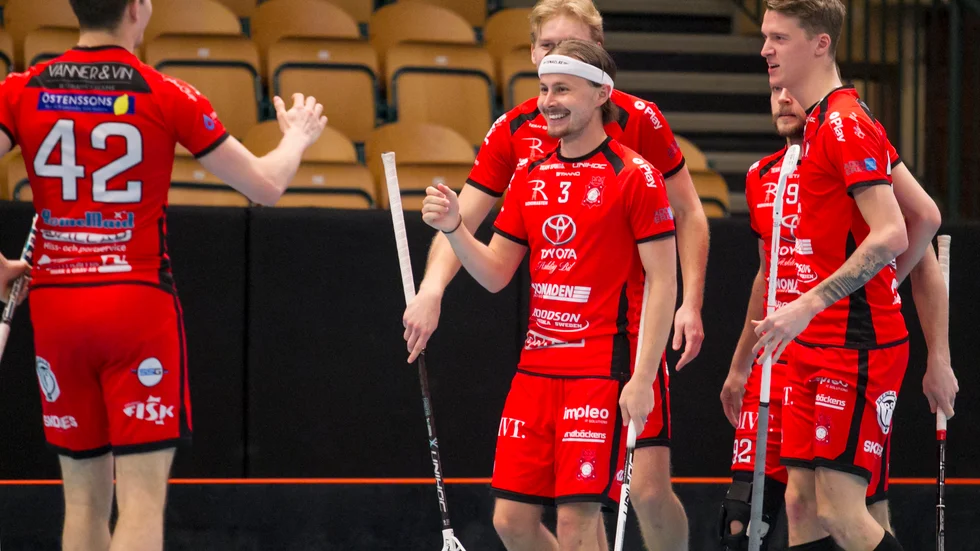 Simon Hedberg spelar ytterligare en säsong i SOlfjäderstaden och tror att de då har chans att hamna högre upp än den senaste säsongen.