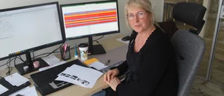Hon ringer runt till 1000 äldre Västerviksbor