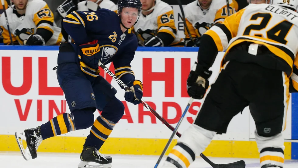 Rasmus Dahlin och de andra NHL-svenskarna vet fortfarande inte om den pågående säsongen kan återupptas. Arkivbild.