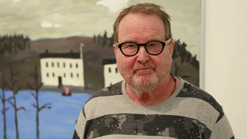 Kent Iwemyr är i dag en internationellt framgångsrik konstnär som debuterade som 48-åring. Nu kan man se hans måleri i utställningen "En udda fågel" i Ebelingmuseet i Torshälla.