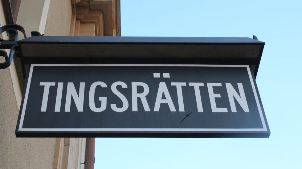 Mannen har uppgett att han ville hjälpa sin kompis att ta ut pengar för att denne skulle kunna köpa en crosscykel. Nu döms han istället för penningtvättsbrott. 