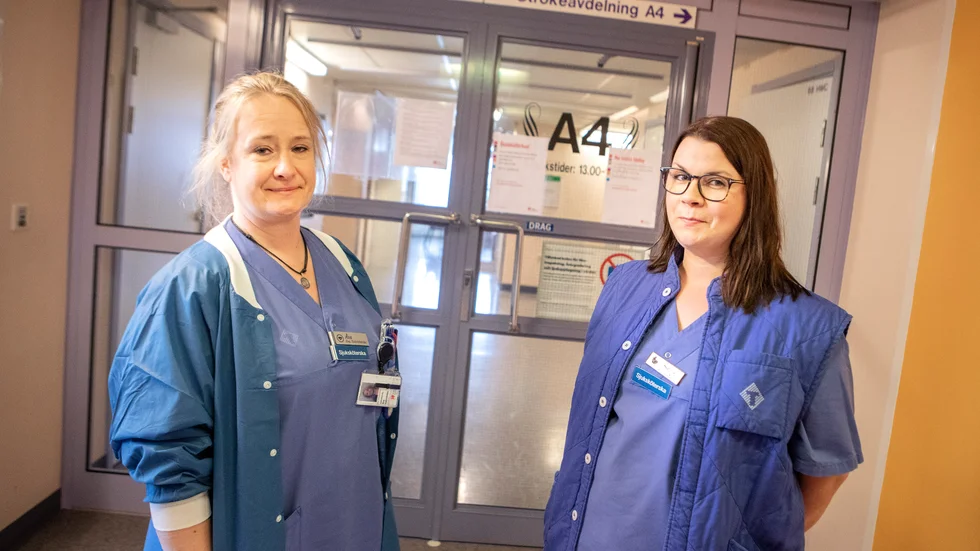 Åsa Gahnström (till vänster) och Ronja Nymoen arbetar både som sjuksköterskor på Visby lasaretts strokeavdelning. En arbetet som ger dem oerhört mycket som människor.