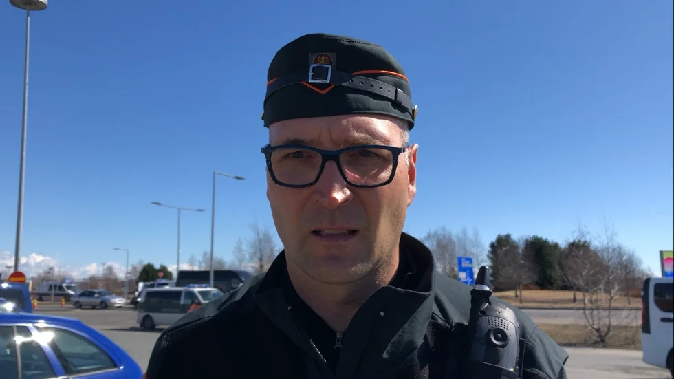 "Jag tror inte att man var så tydlig med vad som sades och informationen kom ut fel" säger Antti Uotila, finska tullen, om missförståndet kring reglerna för gränspassage.