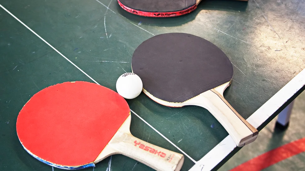 Bordtennisförbundet ger inte upp hoppet om att kunna slutspela division 2-serien, även om det innebär spel till slutet av maj.