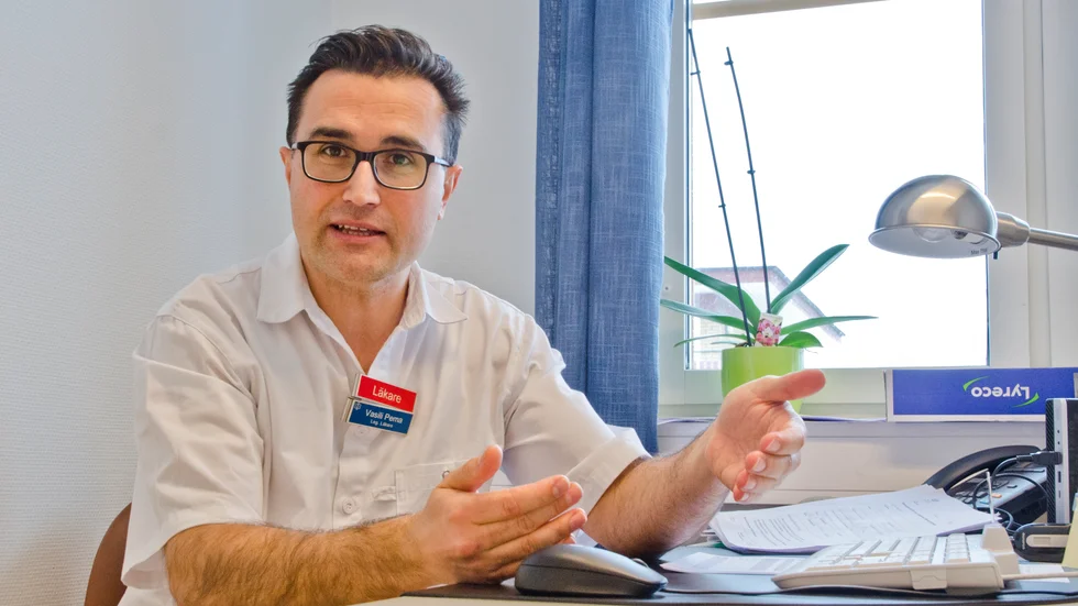 Vasil Pema är vd och läkare på Frösjö vårdcentral i Gnesta. Han är även politiskt engagerad i Moderaterna lokalt.