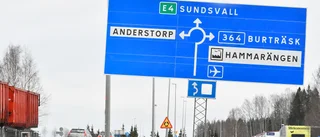 Tonårsflickan om bilfärden med polisen: ”Om jag skriker så kanske han triggas av det” 