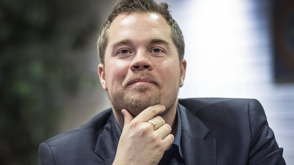 Ytterst ansvarig för situationen är de styrande Socialdemokraterna. De har under årtionden blundat för problemen utan att vidta nödvändiga åtgärder för att vända utvecklingen, skriver oppositionsregionrådet Nicklas Sandström (M).