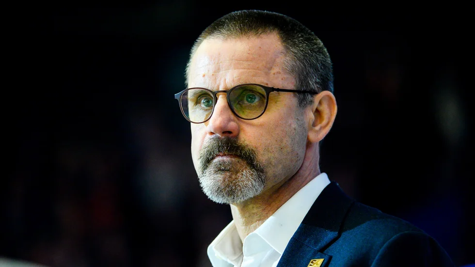 Tommy Samuelsson och Skellefteå AIK gör sig redo för Rögle på bortaplan. 