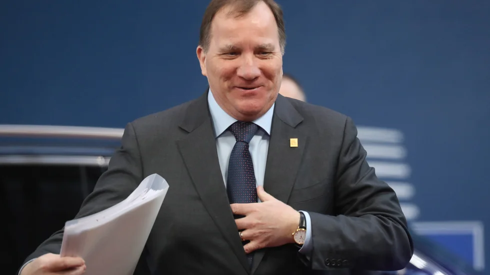 Statsminister Stefan Löfven (S) på väg in till ett tidigare EU-toppmöte i Bryssel. Midsommaraftonens möte hålls dock endast som webbmöte, på grund av coronapandemin. Arkivbild.