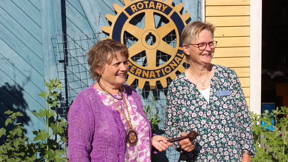 Rotary är en yrkesförening som grundades i Chicago 1905 och Kisa startade sin 1949. Föreningen var länge mansdominerad men 1995 tog Kisas Rotaryklubb in kvinnor som medlemmar. I dagsläget har Rotaryklubben i Kisa 34 medlemmar. 