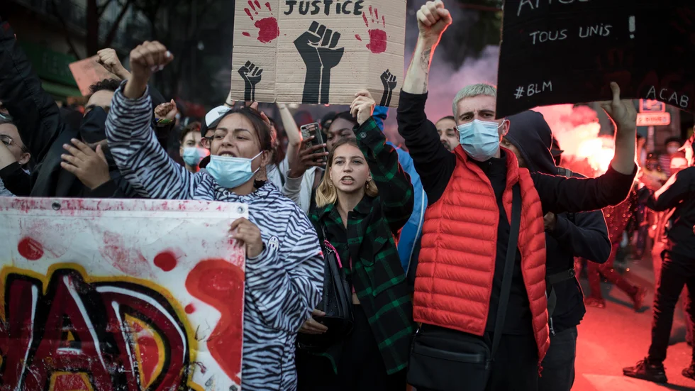Demonstranter under en protest mot polisvåld och rasism i Marseille den 13 juni.