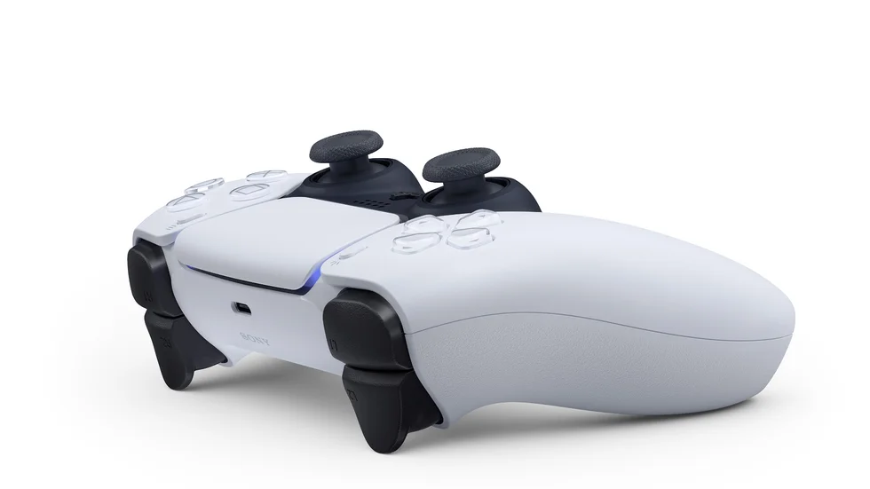 Fulsnygg beskriver Carl Brännström kontrollen till Playstation 5. 