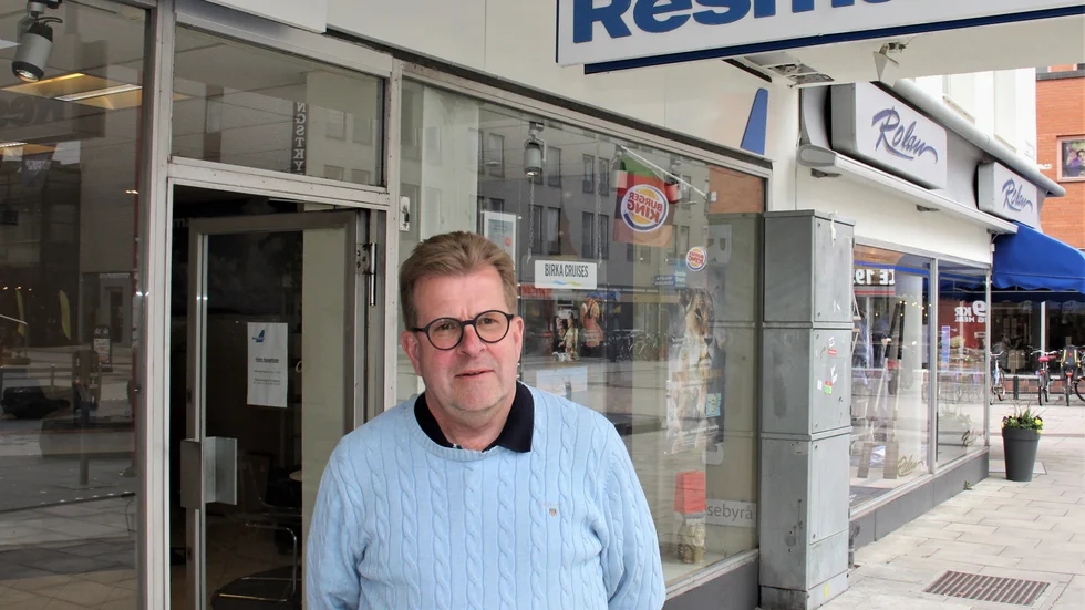 Det är bistra tider för Folke Skoog vid resebyrån Resman i Uppsala. "Just nu drar vi inte in en krona", säger han.