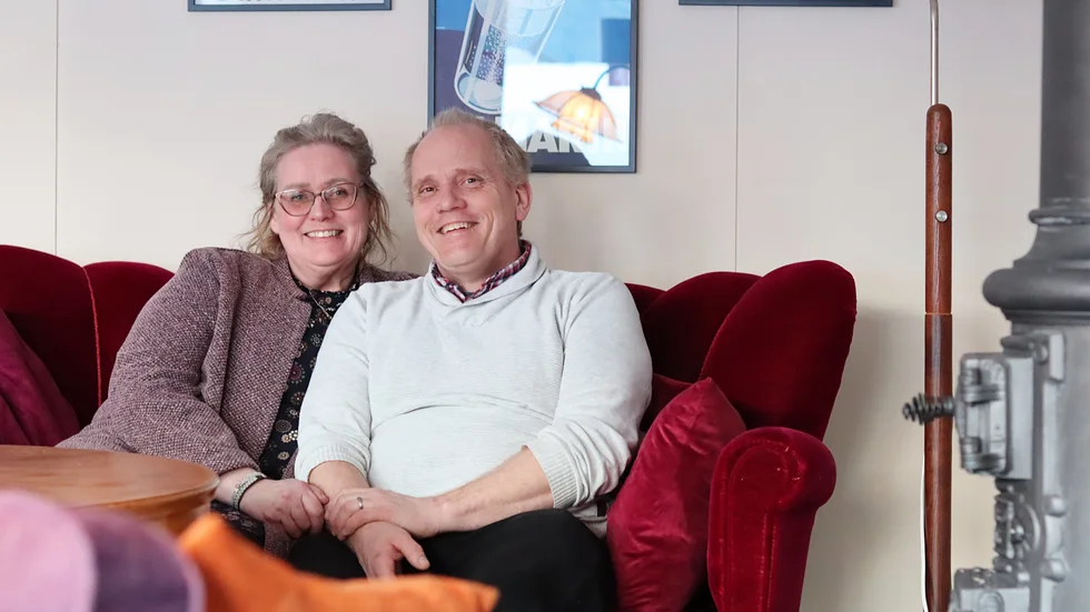 Inger och Roger trivs i sommarhuset i Stieg Larssons hembygd Bjursele och tycker att det är en perfekt storlek för att rymma alla barn och barnbarn när de kommer på besök. 