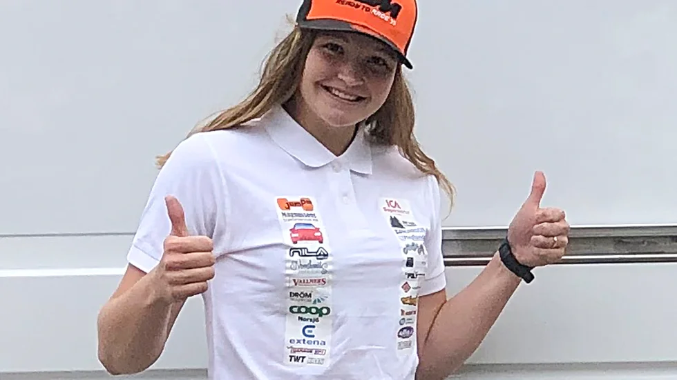 Hedvig Dahlberg tävlade i dubbla klasser i Timrå. Hon tog hem segern i damklassen och blev trea i juniorklassen.