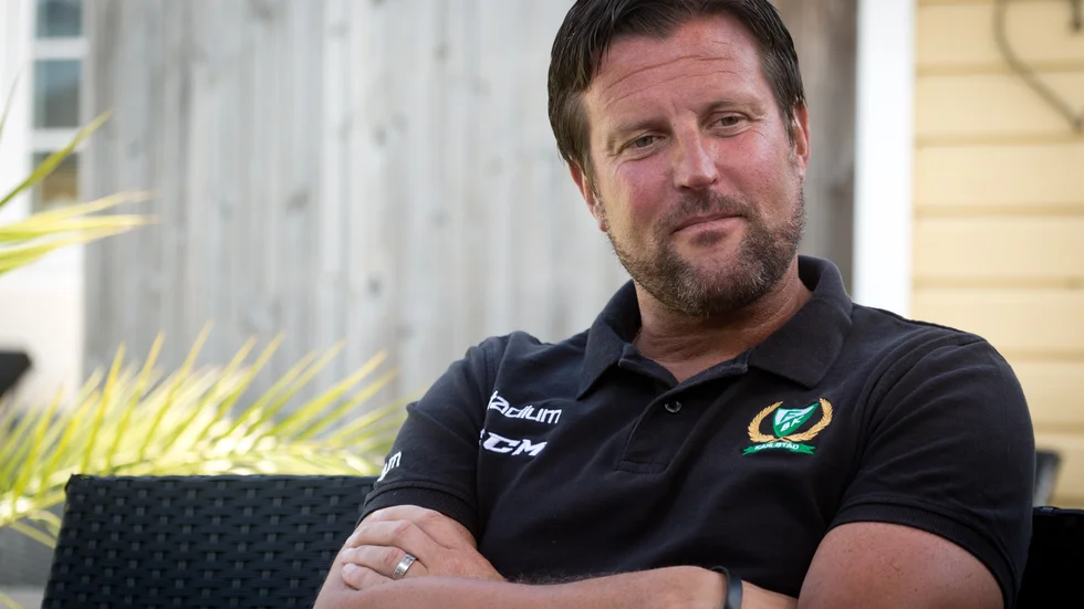 Peter Jakobssons tredje säsong som sportsligt ansvarig i Färjestad slutade inte som han önskat, men förberedelserna inför nästa ligger bra till.