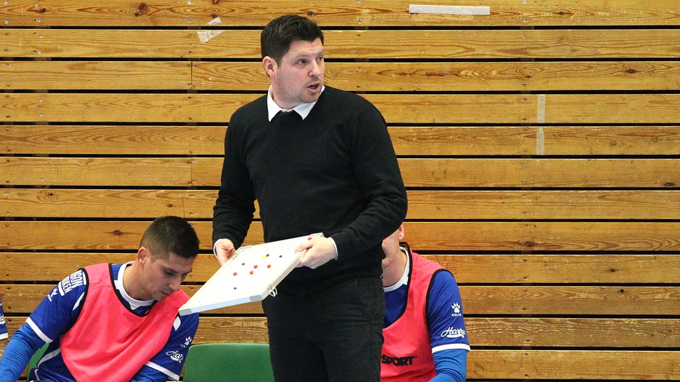 "Med sena tider kommer säkert många ungdomar falla bort. Hur seniorerna ska träna är en bra fråga", säger NFK:s sportchef Mufad Bajraktarevic. 