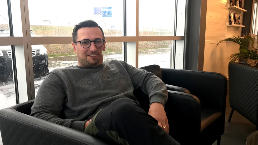 Samir Rekic är marknadsansvarig i Motala AIF:s styrelse och gästar veckans Sportsnack, om sin långa fotbollsresa från Bosnien och till åtta lokala klubbar i östgötabygden.