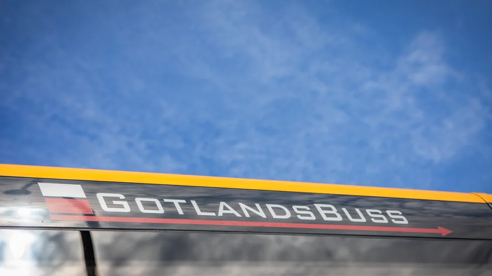 Gotlandsbuss kräver regionen på pengar efter ett otillåtet avtal med Bergkvarabuss.