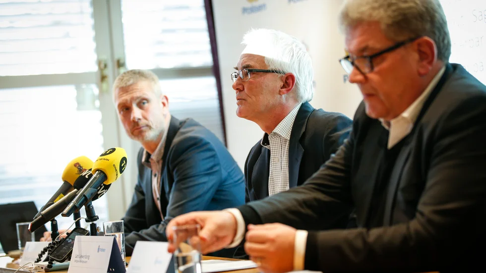 Fr v chefsåklagare Robert Eriksson, Lars Liewenborg, chef för polisens grova brottsrotel och polischef Johan Levin vid en presskonferens om en annan händelse. 
