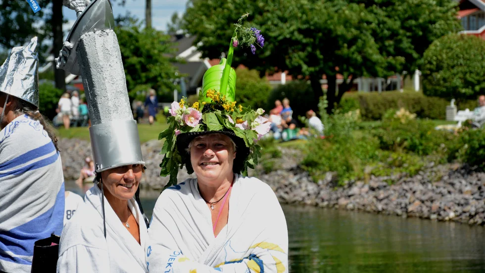 Liz Stenborg och Mia Lundin, förevigade i samband med Kanalsimmet 2017.
