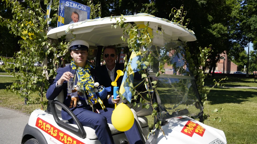Flakförbudet gödde en del kreativa lösningar, som i det här fallet en utsmyckad golfbil.