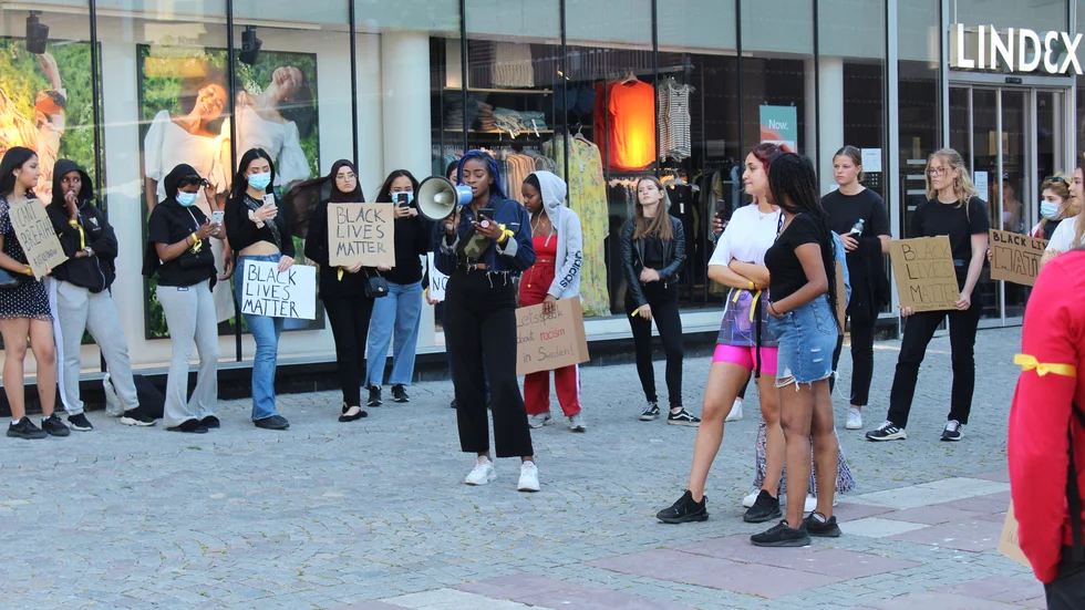 Amy Iragi var en av dem som talade vid demonstrationen mot rasism på Lilla torget i Linköping.