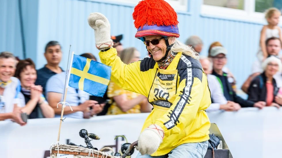 Cykelprofilen Stig Johansson körde Vätternrundan även i fjol, även om arrangemanget var inställt. Men skvallerspalten kan avslöja att all mat passar inte veteranen, inte lasagne i alla fall. Det blev McDonalds i samabnd med turen i fjol.