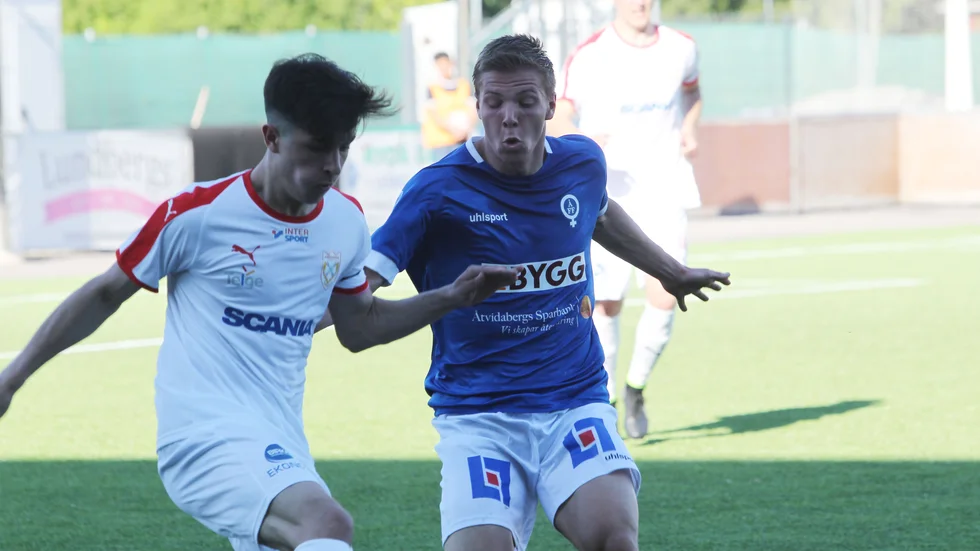 Theodor Skarp har ögonen på sig, bland annat från superettanklubben Gais där han varit och provtränat.