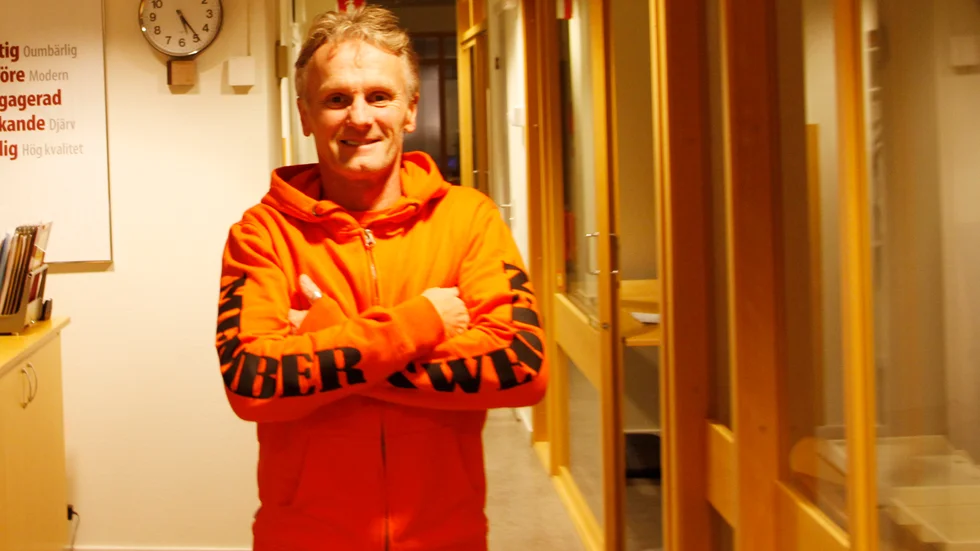 Strängnäsbekantingen Jörgen Wingstedt debuterade som huvuddomare i högsta serien vid 58 års ålder, vilket är unikt.