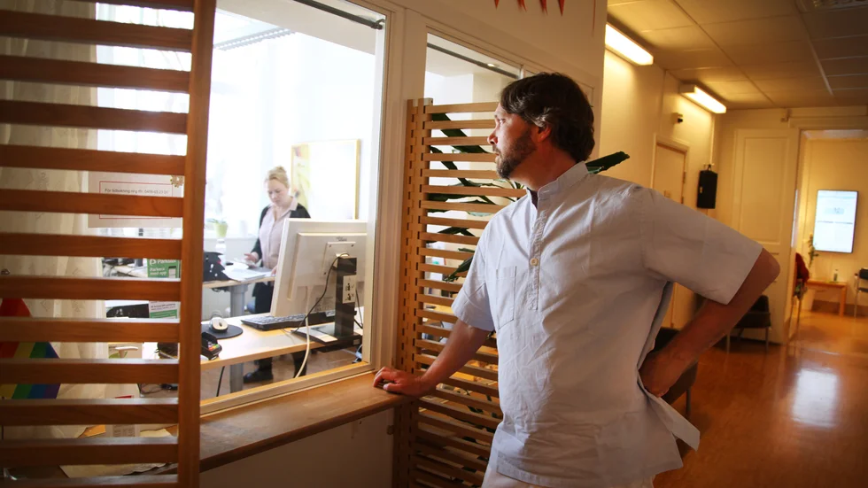 Jonas Sommar, psykolog på vårdcentralen Visborg, berättar att de än så länge inte har ökat söktryck för psykiska besvär kopplat till covid-19.