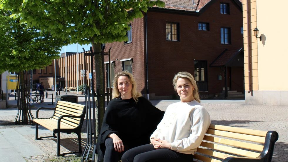 Anna Pettersson (till vänster) och Aina Wiger startar podd tillsammans. 