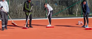 Tennispremiär i den friska luften