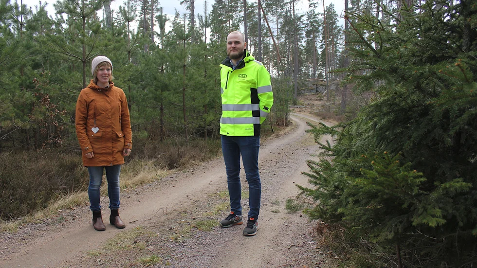 En kartläggning har gjorts av vändplaner och vägar, så de är i bra skick och tillräckligt breda, berättar Eva Karlsson och Niklas Nilsson på renhållningsavdelningen.