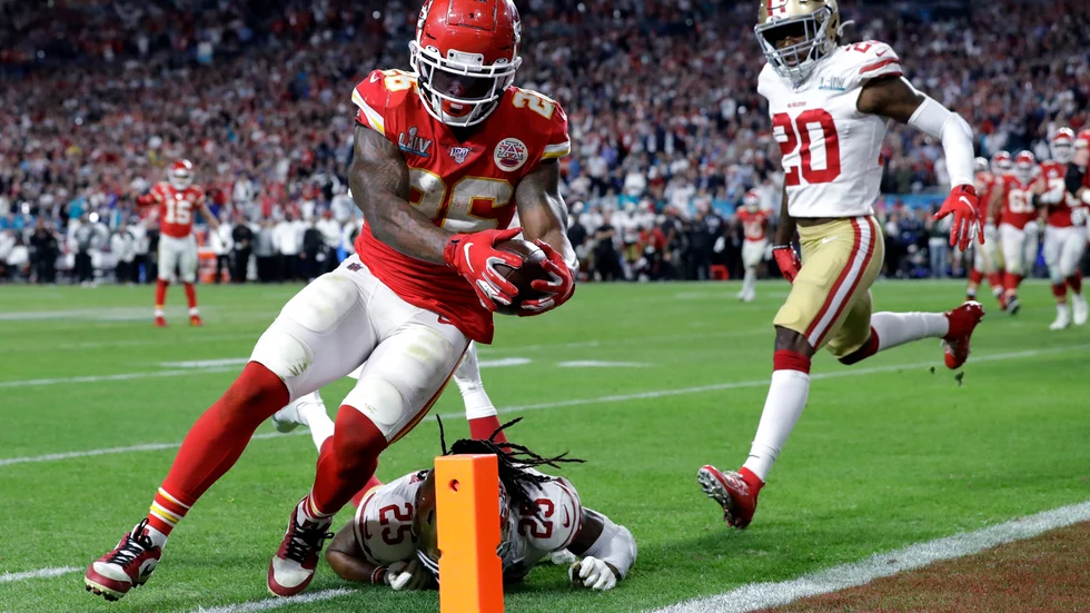 Kansas City Chiefs Damien Williams gör en touchdown mot San Francisco 49ers i årets Super Bowl. Om allt går enligt planerna spelas nästa NFL-final den 7 februari nästa år.