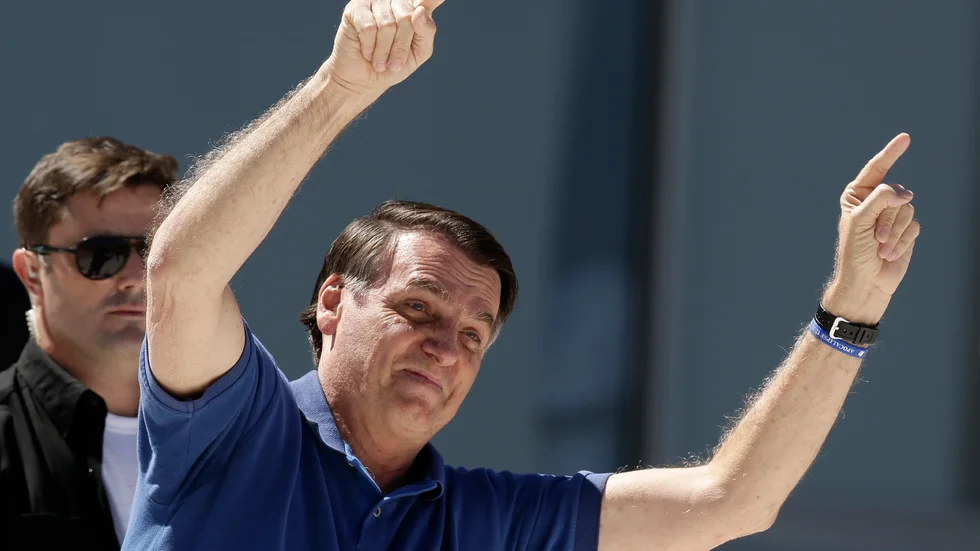 Brasiliens president Jair Bolsonaro har godkänt et kontroversiellt byte av polischef i Rio de Janeiro.