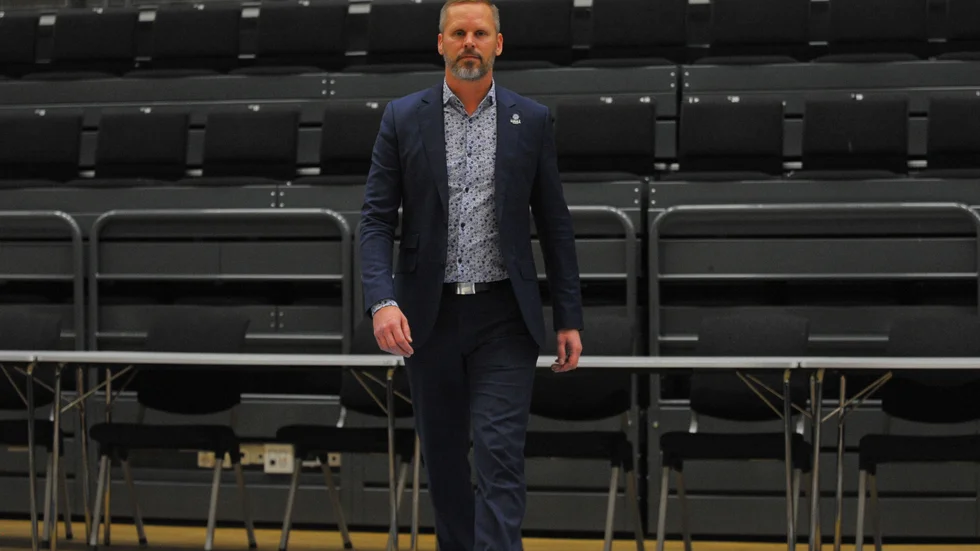 Luleå Basket blev svenska mästare utan slutspel. Men i dessa osäkra tider är framtiden osäker. 
"Budgetmässigt är det jättesvårt att säga var vi landar", säger klubbdirektören Christer Sehlin.