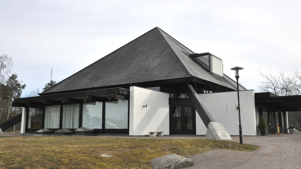Svar till Lasse. Jag förstår inte din reaktion när det gäller Hjortenbergs kyrkans erbjudande om att ställa sin lokal till förfogande. Skriver insändarskribenten.