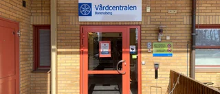 Höjd säkerhet på vårdcentral – väktare bevakar byggnaden