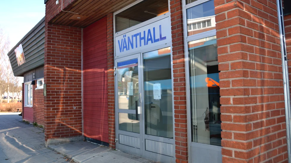Vänthallen är stängd i väntan på sanering.