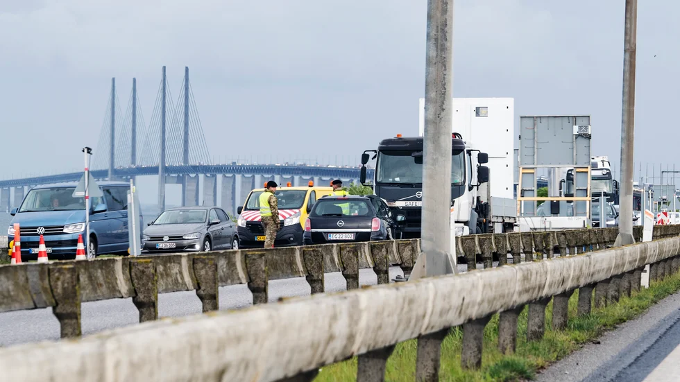 Söndagen den 24 maj ringlande långa köer på Öresundsbron i riktning mot Danmark.